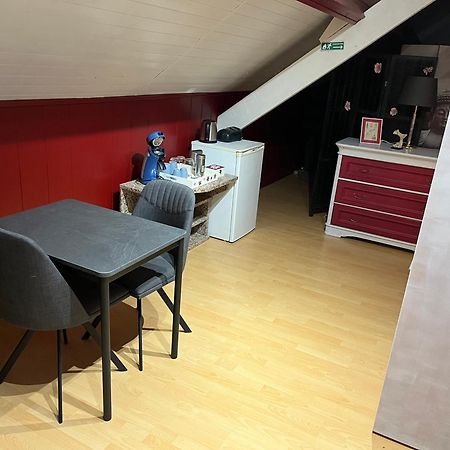 蒙斯 Lauralys酒店 外观 照片